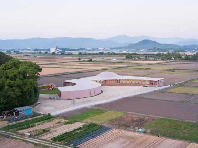 BIM建筑|山形围绕，活动的河道：日本 Subaru 幼儿园 / RFA+CFA