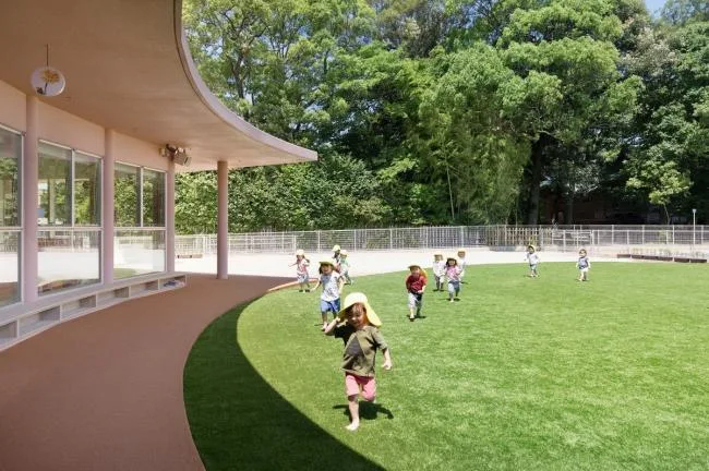 BIM建筑|山形围绕，活动的河道：日本 Subaru 幼儿园 / RFA+CFA