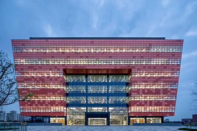 BIM建筑|沃野平原上的一盏“年夜红灯笼”：成都年夜学新藏书楼 / 中国建筑西南设计研讨院