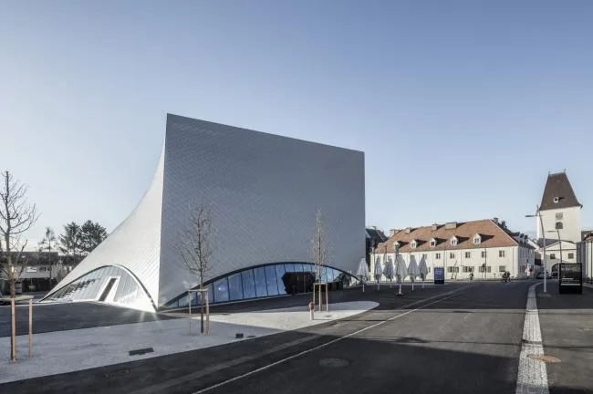BIM建筑|风中芭蕾，奥地利州立美术馆 / Marte.Marte Architects