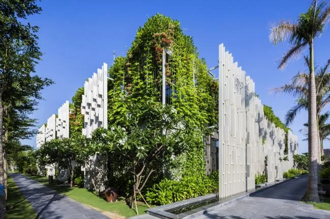 BIM建筑|千寻丛林瀑布倾注而下的光影空间：Naman 温泉会所 / MIA Design Studio