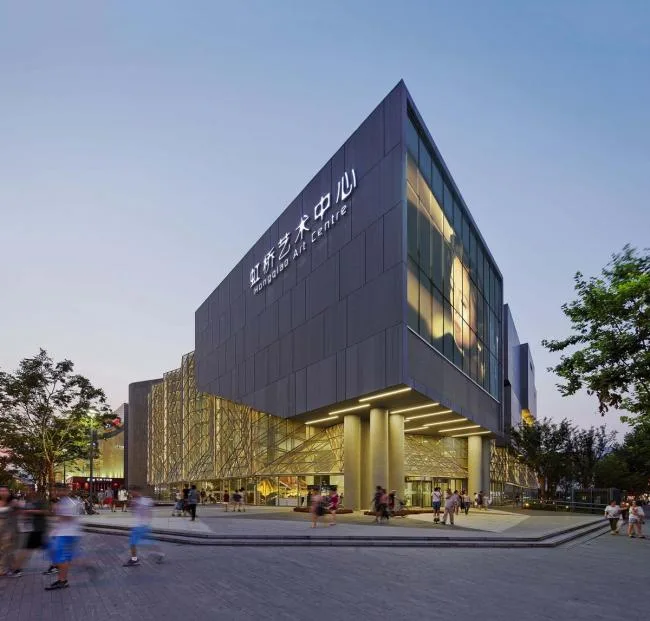 BIM建筑|现代轻透与传统厚重融合的美感：上海虹桥艺术中间 / BAU