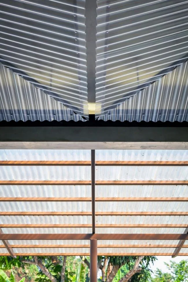 BIM建筑|村落静夜里的一盏路灯：Kaeng Krachan 藏书楼 / Junsekino architects and Design