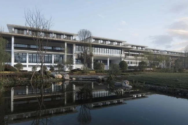 BIM建筑|舍得文化中间 / 很是建筑