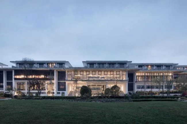 BIM建筑|舍得文化中间 / 很是建筑