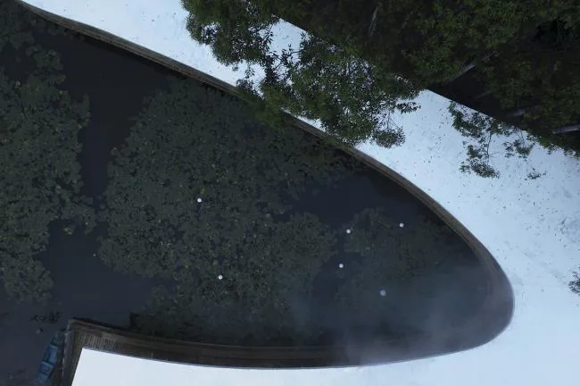 BIM建筑|云雾氤氲，丝带超脱：云镜 · 花圃暖锅餐厅 / 慕达建筑