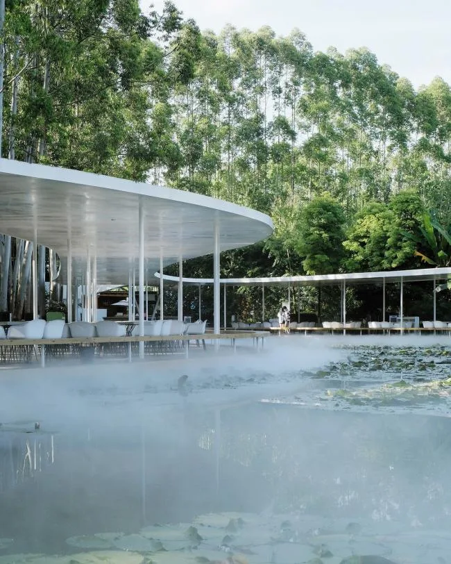 BIM建筑|云雾氤氲，丝带超脱：云镜 · 花圃暖锅餐厅 / 慕达建筑