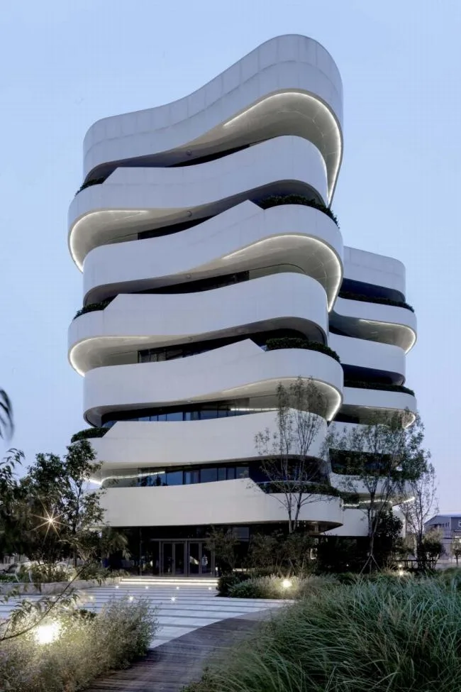 BIM建筑|宛若柔柔翻腾的海浪：天筠产业办公组团 / 第一实践建筑设计