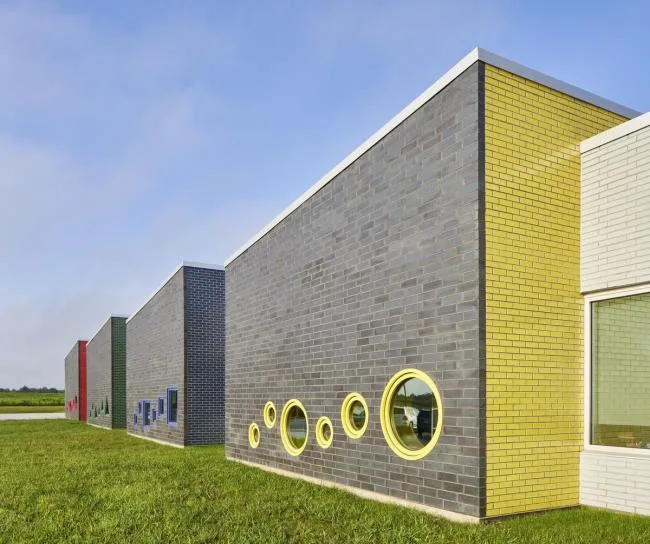 BIM建筑|开放互动，融进几何元素：罗克福德公立小学 / CannonDesign