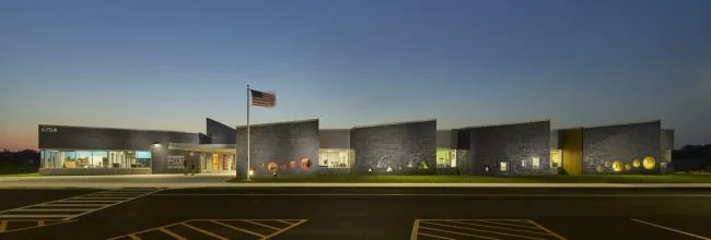 BIM建筑|开放互动，融进几何元素：罗克福德公立小学 / CannonDesign
