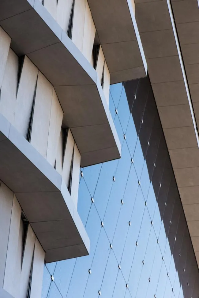 BIM建筑|倒置的冰山：ToHA 办公楼 / Ron Arad Architects