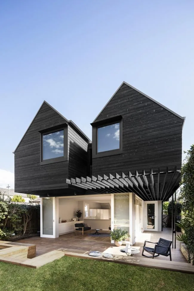 BIM建筑|口角几何修建成的儿童积木：双子顶别墅 / Benn & Penna Architecture