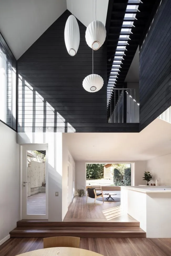 BIM建筑|口角几何修建成的儿童积木：双子顶别墅 / Benn & Penna Architecture