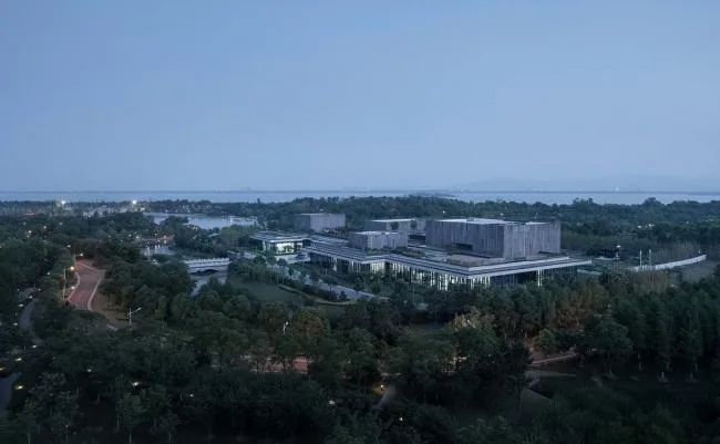 BIM建筑|消隐于天然，唐仲英基金会中国中间 / 浙江年夜学建筑设计研讨院