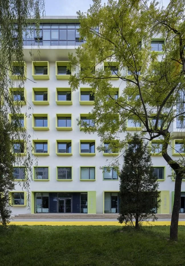 BIM建筑|重讲校园故事——北年夜附中本校及向阳将来黉舍两校园景不雅改革 / Crossboundaries