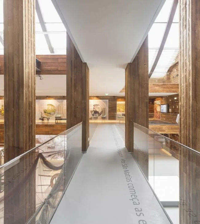 BIM建筑|原始朴实的诗意空间：葡萄酒博物馆 / Atelier 405
