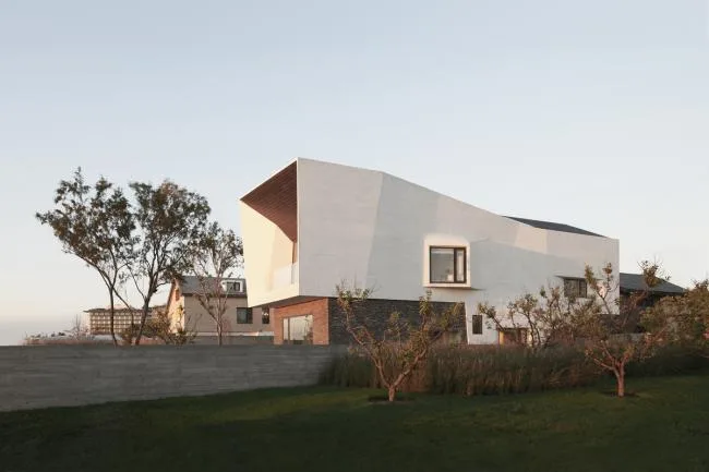 BIM建筑|海边的粗野主义室第——临海T宅，秦皇岛 / META-工作室