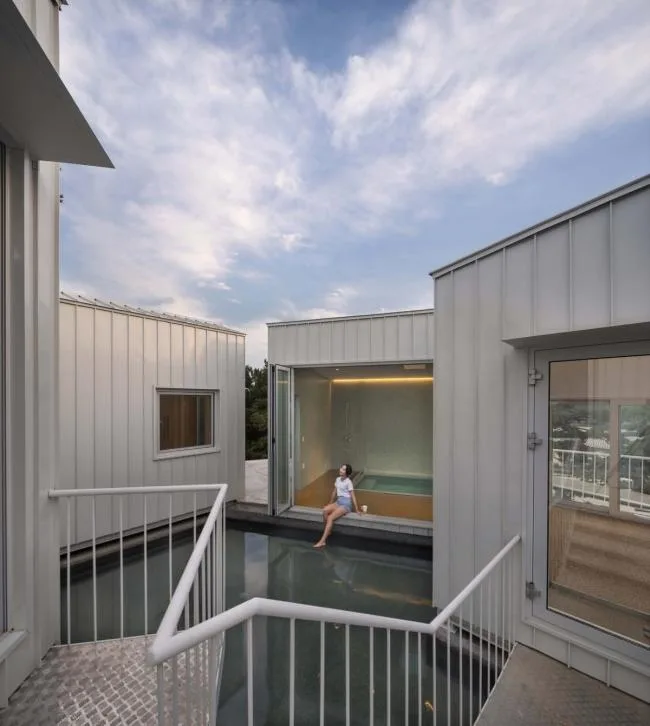 BIM建筑|碧湖之畔，丛林之间：飘浮立方体室第 / Younghan Chung Architects