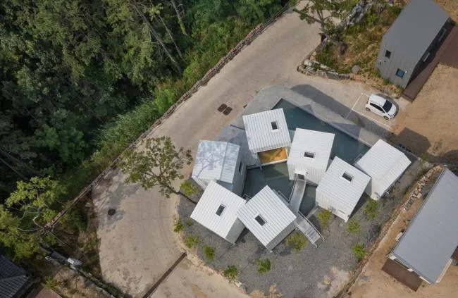 BIM建筑|碧湖之畔，丛林之间：飘浮立方体室第 / Younghan Chung Architects