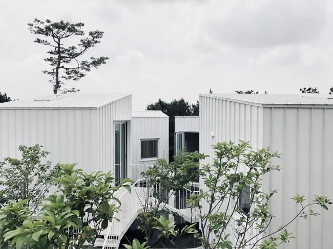 BIM建筑|碧湖之畔，丛林之间：飘浮立方体室第 / Younghan Chung Architects