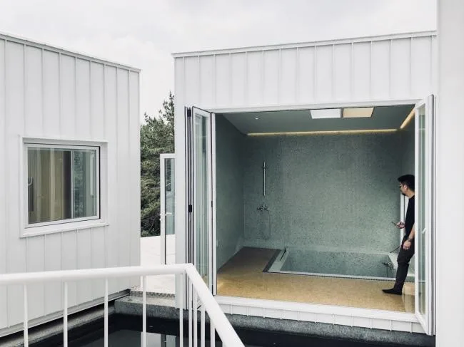 BIM建筑|碧湖之畔，丛林之间：飘浮立方体室第 / Younghan Chung Architects