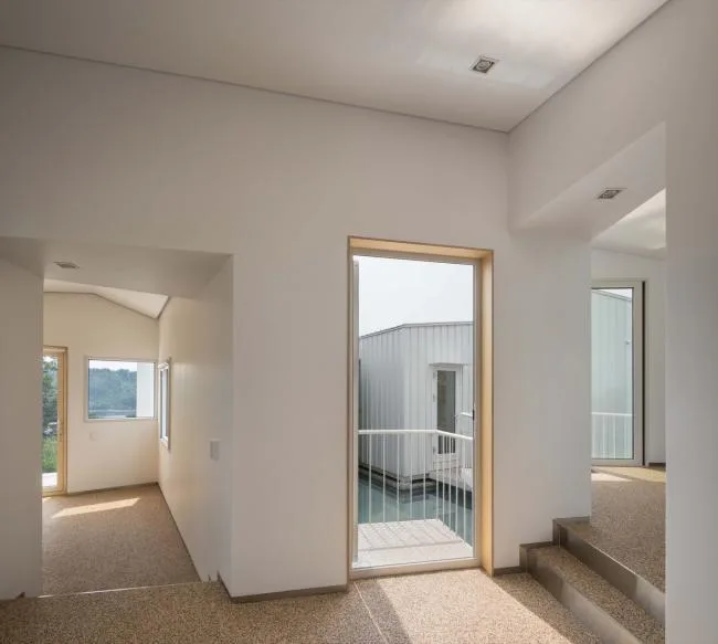 BIM建筑|碧湖之畔，丛林之间：飘浮立方体室第 / Younghan Chung Architects