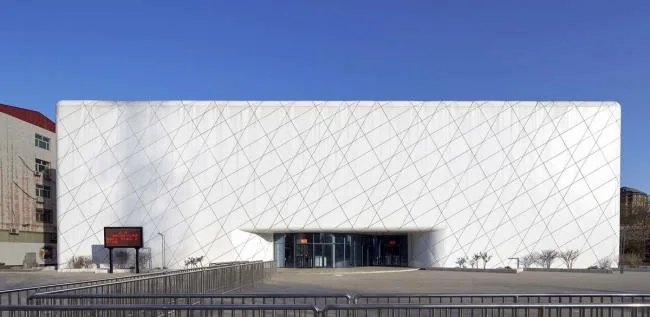 BIM建筑|银白简素，柔化边沿：邢窑遗址博物馆 / 言川建筑