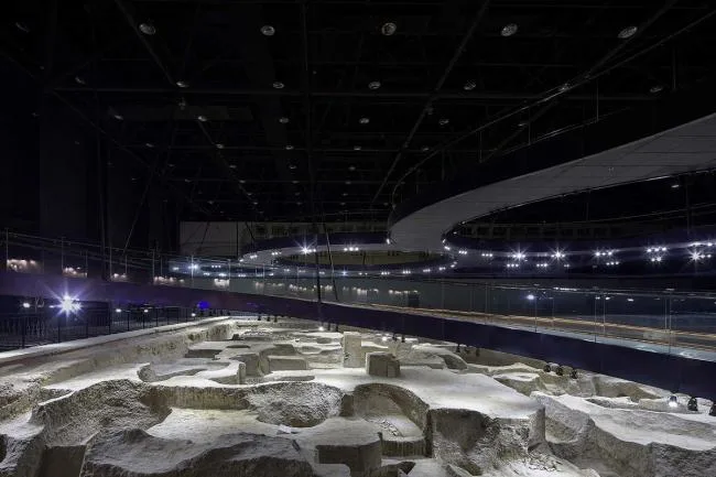 BIM建筑|银白简素，柔化边沿：邢窑遗址博物馆 / 言川建筑