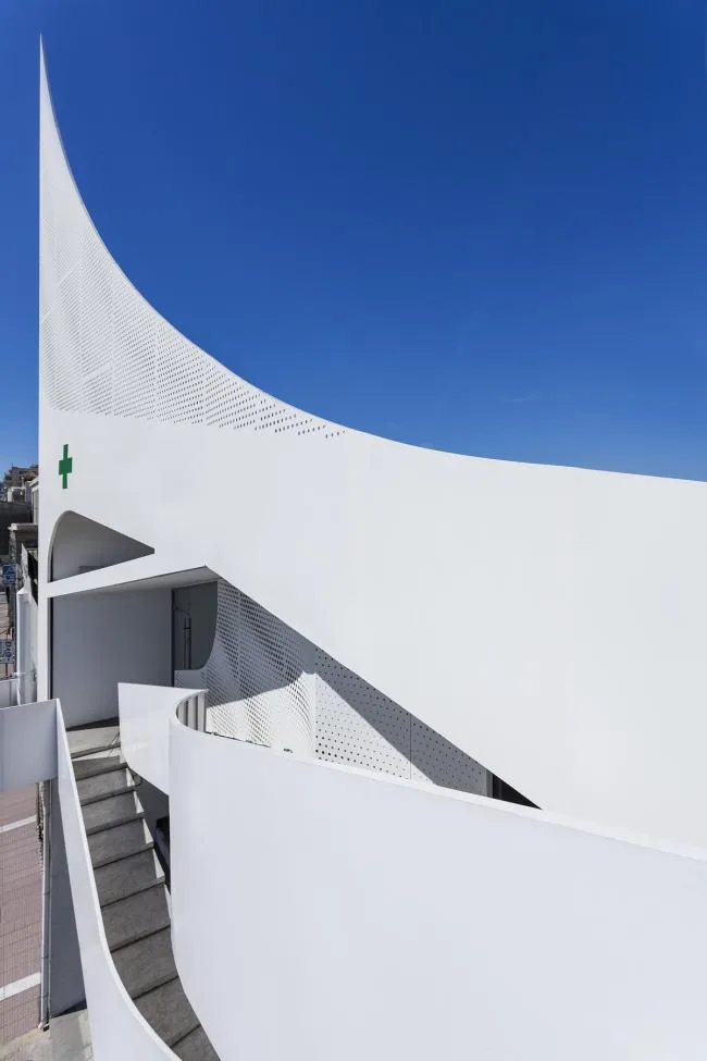 BIM建筑|波浪与白帆的奏歌：Mole药房 / KLab Architecture