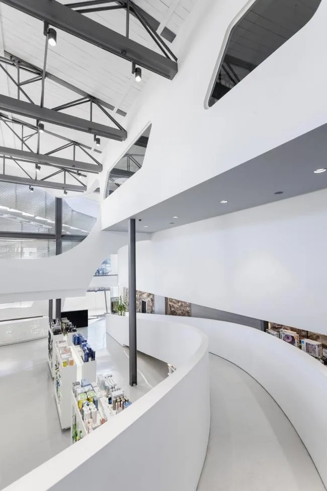 BIM建筑|波浪与白帆的奏歌：Mole药房 / KLab Architecture
