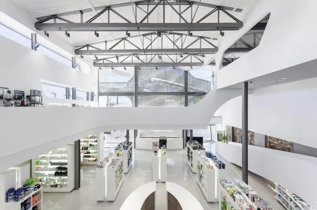 BIM建筑|波浪与白帆的奏歌：Mole药房 / KLab Architecture