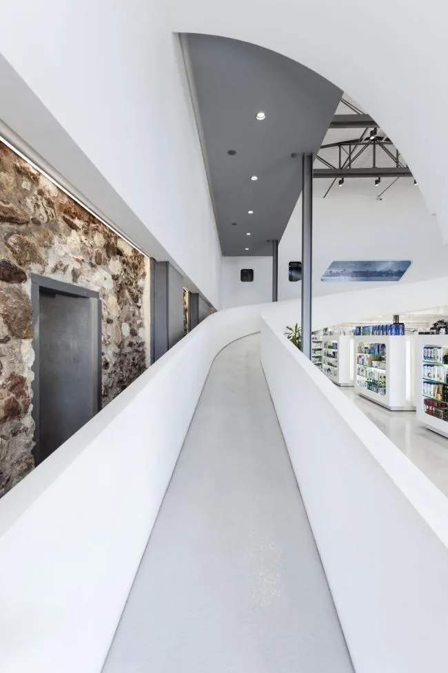 BIM建筑|波浪与白帆的奏歌：Mole药房 / KLab Architecture