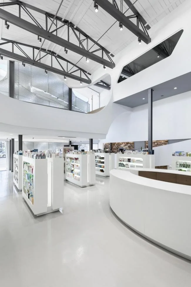 BIM建筑|波浪与白帆的奏歌：Mole药房 / KLab Architecture
