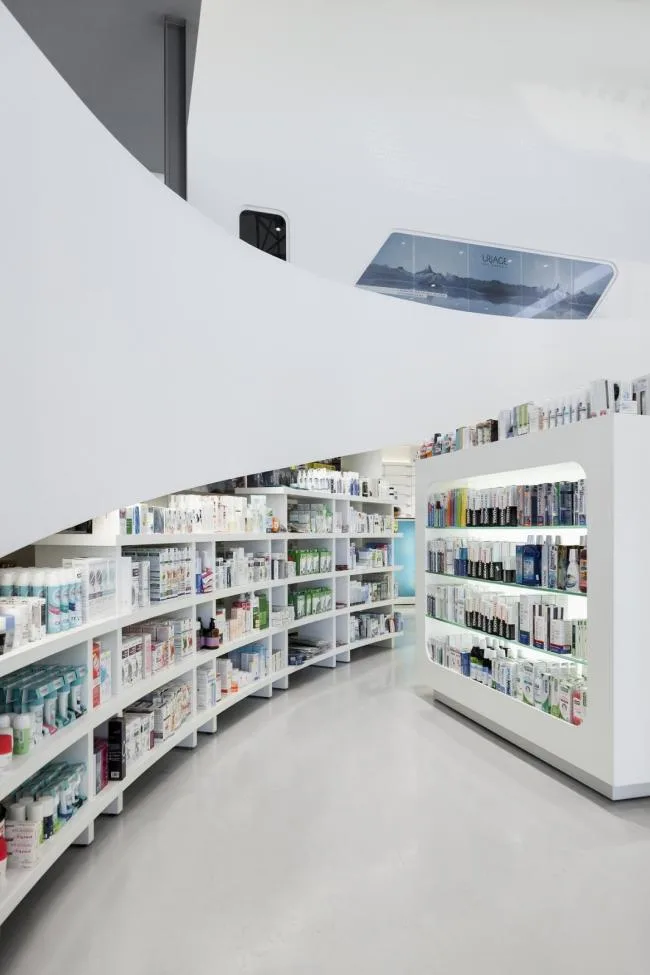 BIM建筑|波浪与白帆的奏歌：Mole药房 / KLab Architecture
