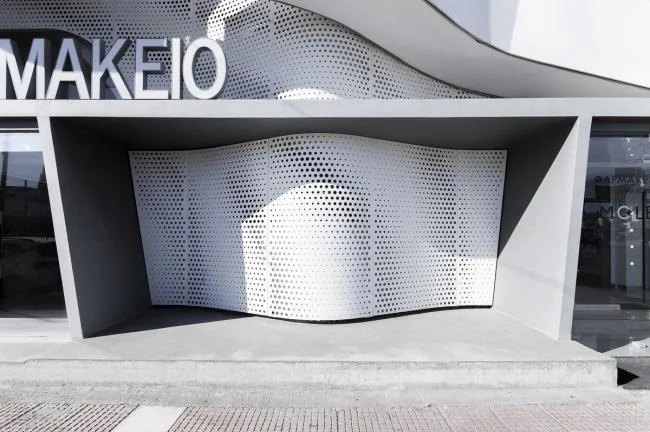 BIM建筑|波浪与白帆的奏歌：Mole药房 / KLab Architecture