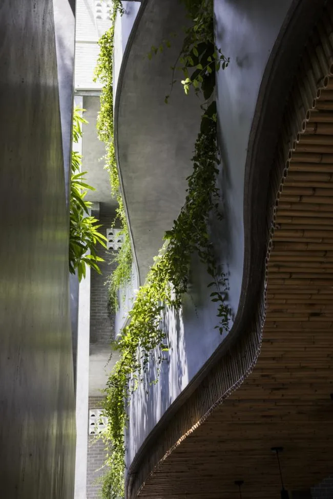 BIM建筑|安静葱茏，错落有致的梯田天台：越南花圃公寓 / Ho Khue Architects