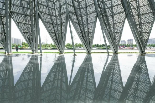 BIM建筑|如同舞台幕布般动态折叠延展：亳州市体育馆 / 袁野建筑工作室