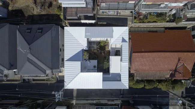 BIM建筑|城市中的山谷花圃室第 / 畑友洋建筑设计事务所