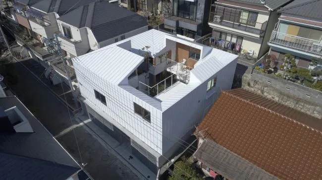 BIM建筑|城市中的山谷花圃室第 / 畑友洋建筑设计事务所