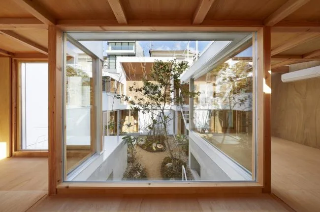 BIM建筑|城市中的山谷花圃室第 / 畑友洋建筑设计事务所