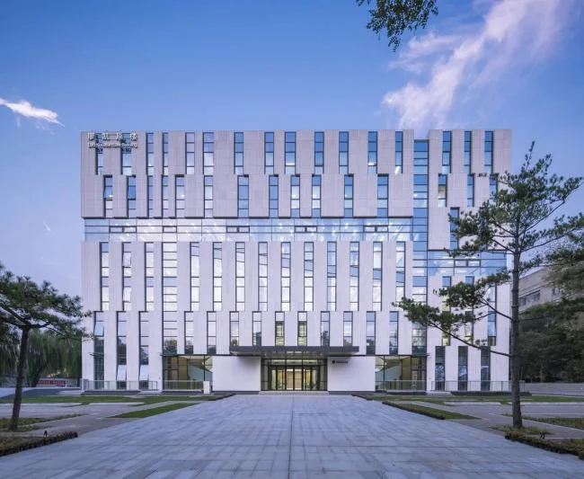 BIM建筑|清华年夜学法学院藏书楼 / KOKAISTUDIOS