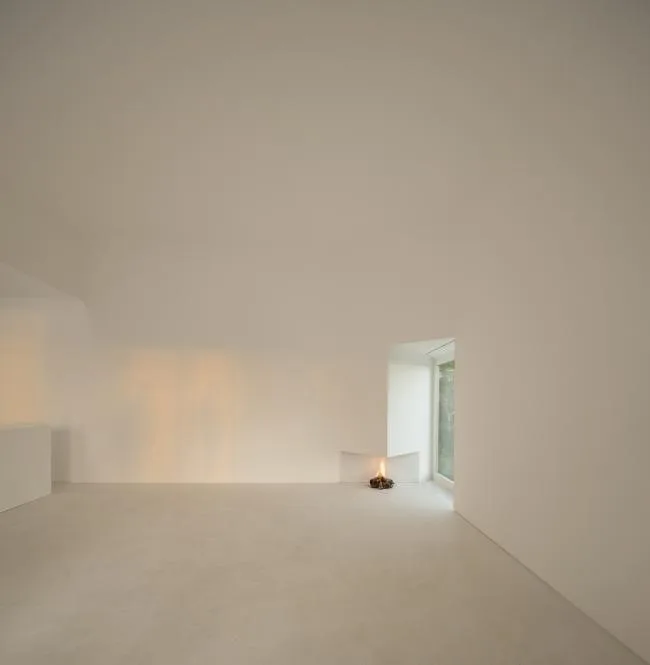 BIM建筑|荒凉上的白色雕塑“花”：Fontinha 室第 / Aires Mateus + SIA arquitectura