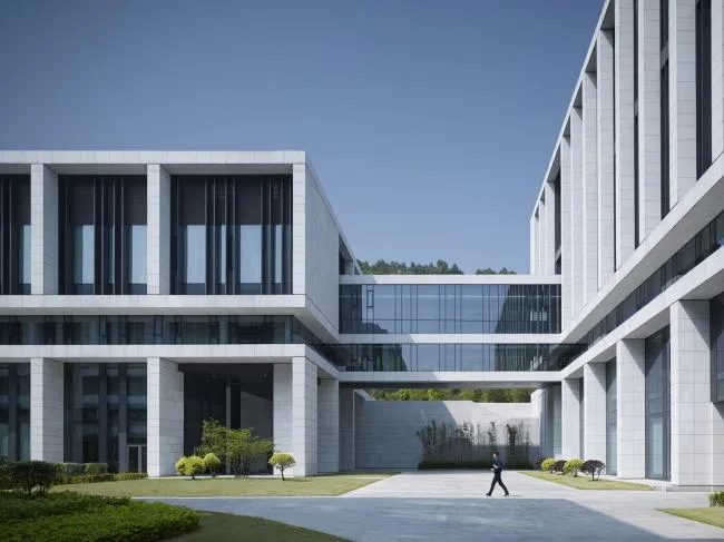 BIM建筑|南边电网出产科研综合基地 / gmp
