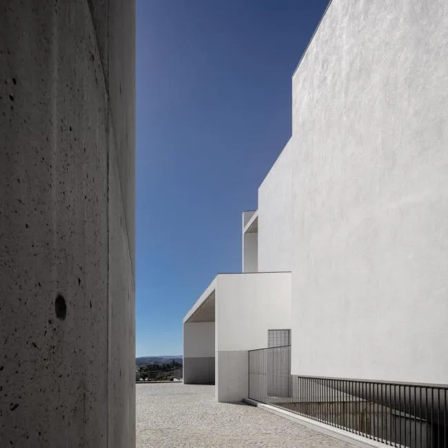BIM建筑|神圣而纯粹的精力空间：拉加雷斯教堂 / FCC Arquitectura