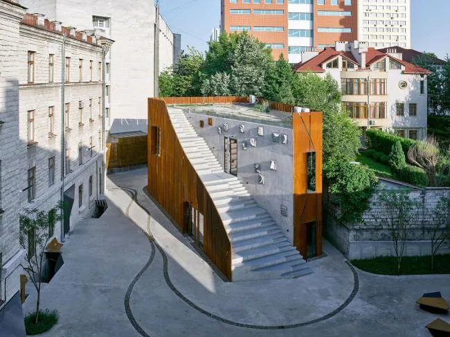 BIM建筑|保存远古感的建筑纪念碑：ARTCOR创意工坊 / Maxim Calujac