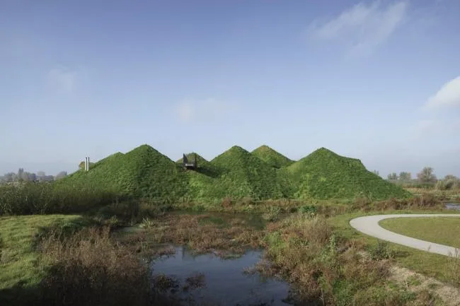 BIM建筑|湿地景不雅里的年夜地艺术雕塑：荷兰 Biesbosch 博物馆岛 / Studio Marco Vermeulen