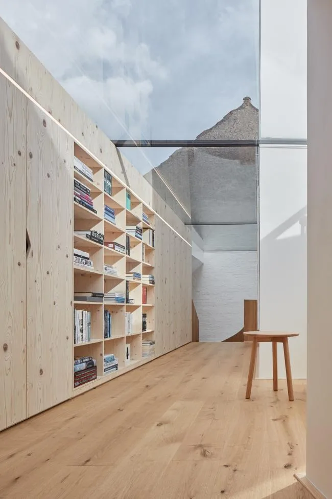BIM建筑|富于童趣的白色小房子：布拉格度假屋 / Atelier 111 Architekti