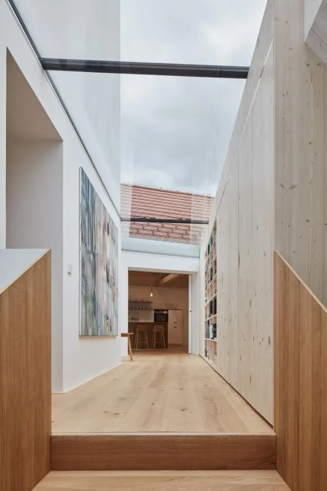 BIM建筑|富于童趣的白色小房子：布拉格度假屋 / Atelier 111 Architekti