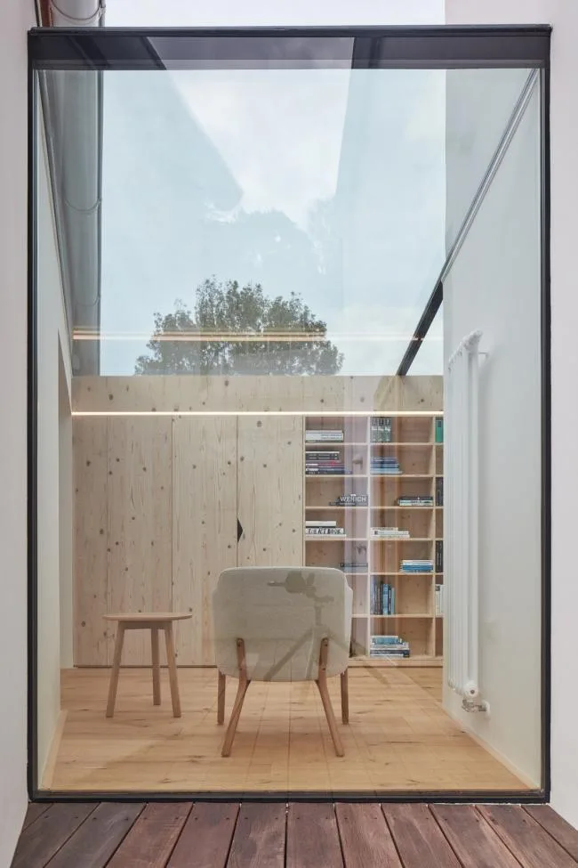 BIM建筑|富于童趣的白色小房子：布拉格度假屋 / Atelier 111 Architekti