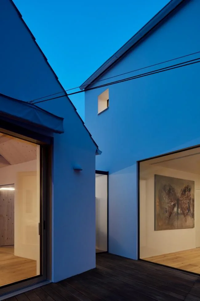 BIM建筑|富于童趣的白色小房子：布拉格度假屋 / Atelier 111 Architekti
